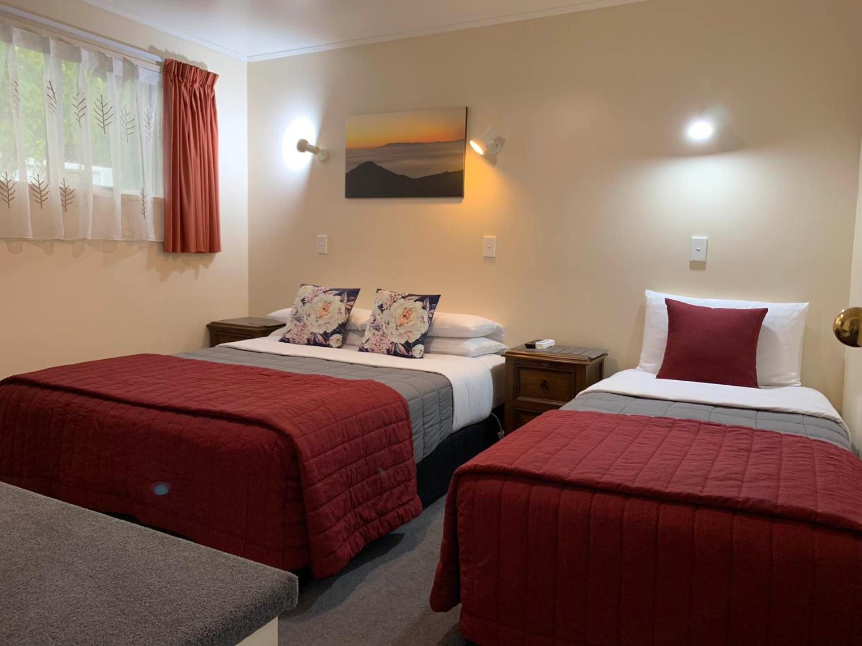 Amber Court Motel Te Anau Exterior foto