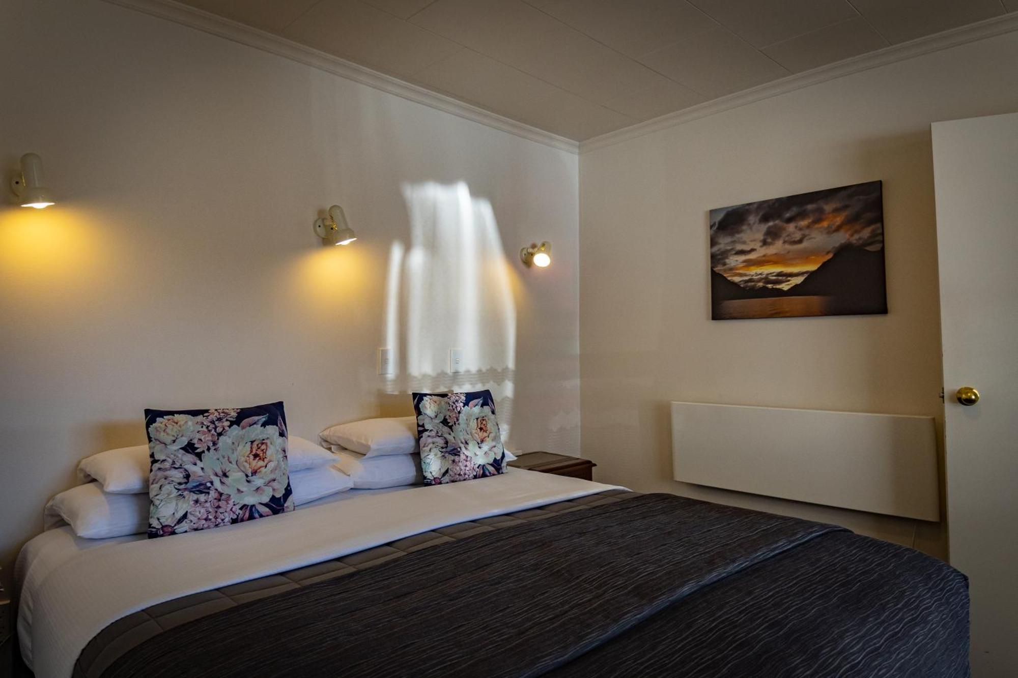 Amber Court Motel Te Anau Exterior foto